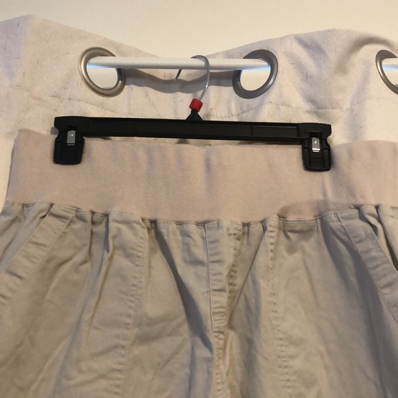 🎉 4 for $20 New Additions Khaki Capris - Picture 2 of 8